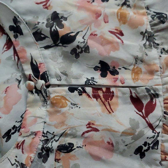 Torrid Georgette Keyhole Flutter Sleeve Blouse - Picture 7 of 10